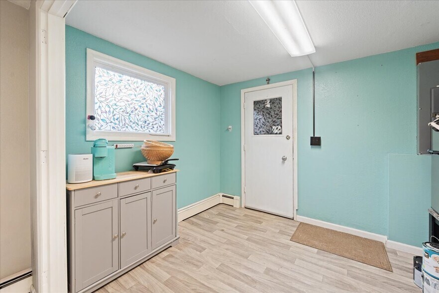 More Photos Of 1019 College Rd, Fairbanks Flex For Sale