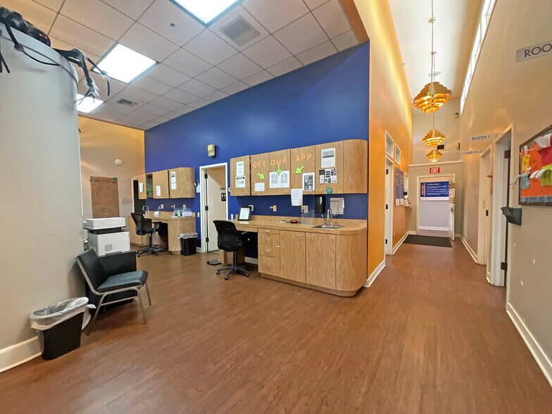 More Photos Of 177 Burt Rd, Lexington Medical For Sale