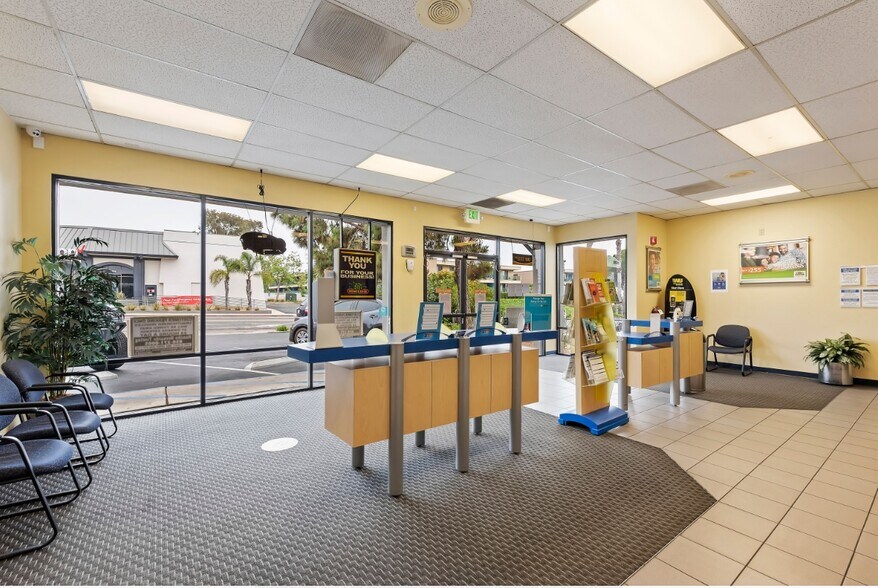 More Photos Of 3010 Clairemont Dr, San Diego Freestanding For Lease