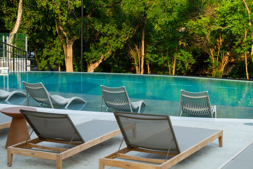 More Photos Of 2209 S First St, Austin Apartments For Sale