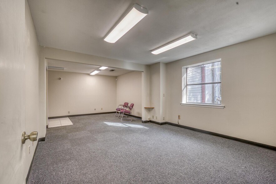 More Photos Of 1014 Creighton Rd, Pensacola Flex For Lease