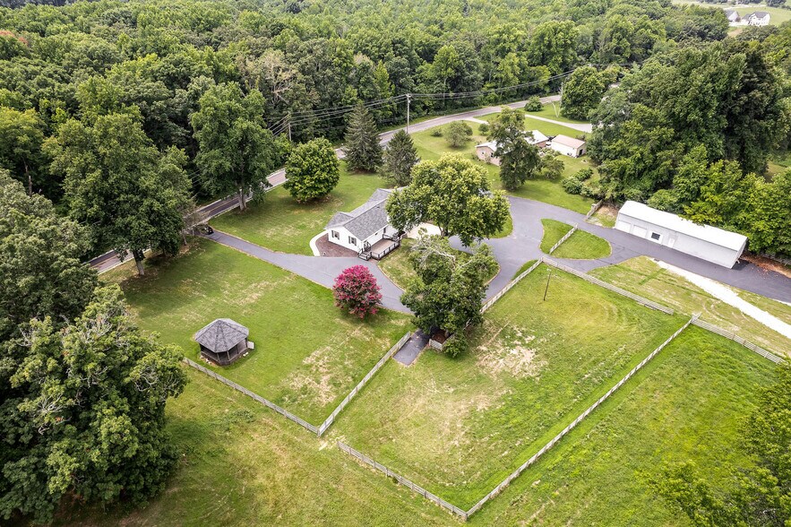 More Photos Of 1499 W Whitehall Rd, Cookeville Light Distribution For Sale