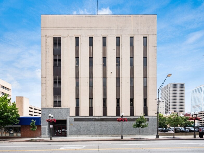 More Photos Of 168-170 N High St, Columbus Office For Lease