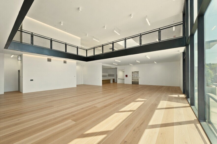 More Photos Of 940 N Highland Ave, Los Angeles Loft Creative Space For Lease