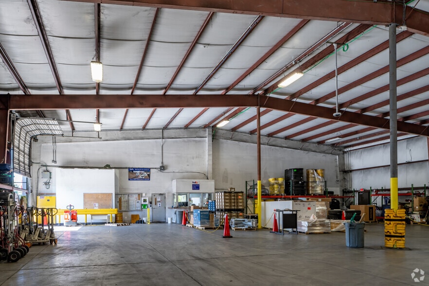 More Photos Of 4025 S Dye Rd, Swartz Creek Truck Terminal For Sale