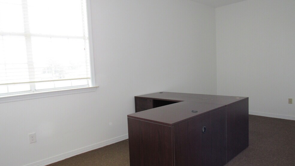 More Photos Of 22193 Highway 59 S, Robertsdale Office For Lease
