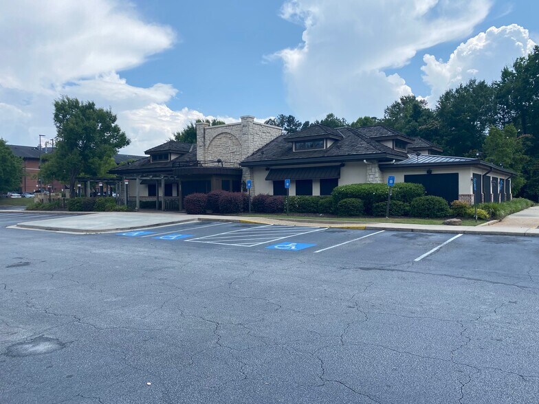 More Photos Of 4040 Riverside Dr, Macon-Bibb Restaurant For Lease