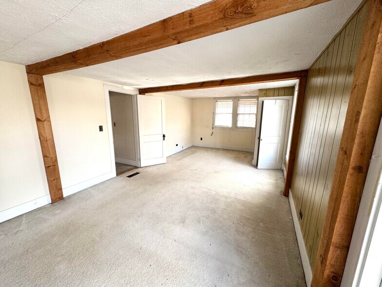 More Photos Of 2072 Main st, Londonderry Apartments For Sale