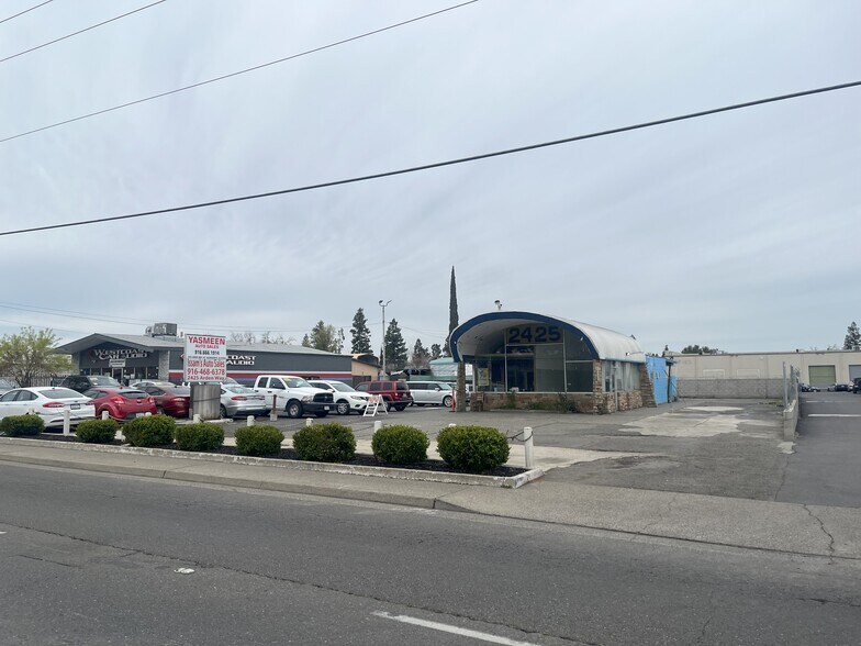 Primary Photo Of 2425 Arden Way, Sacramento Freestanding For Lease
