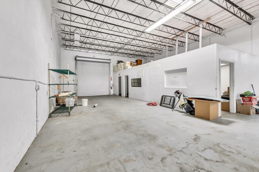 More Photos Of 224 NE 32nd Ct, Oakland Park Warehouse For Sale