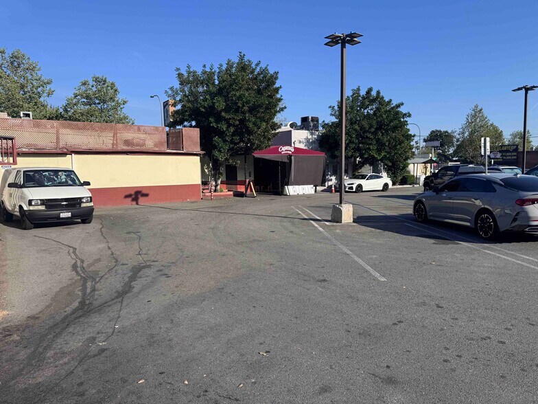 More Photos Of 655 N Lake Ave, Pasadena Restaurant For Lease