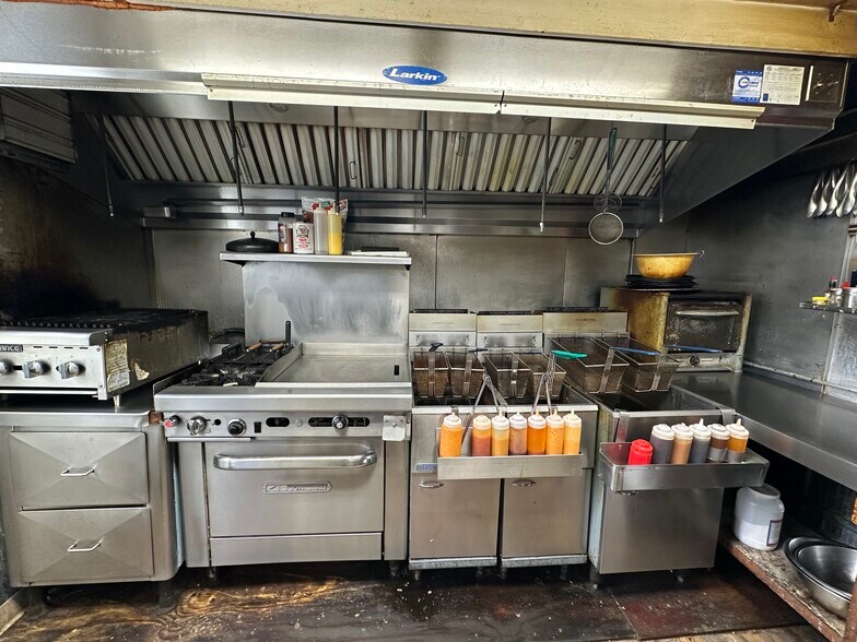 More Photos Of 7034 US-219 Hwy, Lewis Run Restaurant For Sale