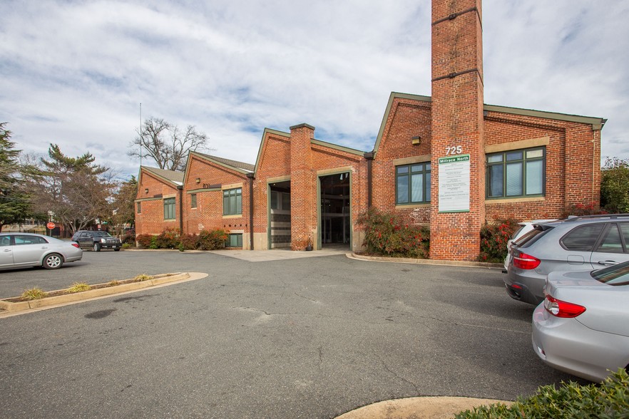 Primary Photo Of 725 Jackson St, Fredericksburg Office For Lease