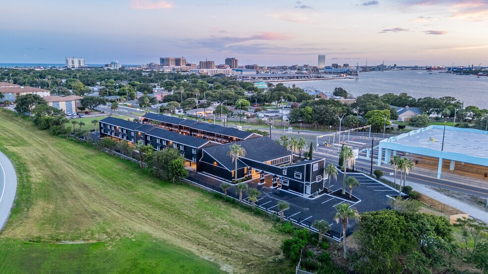Primary Photo Of 928 Ferry Rd, Galveston Apartments For Sale