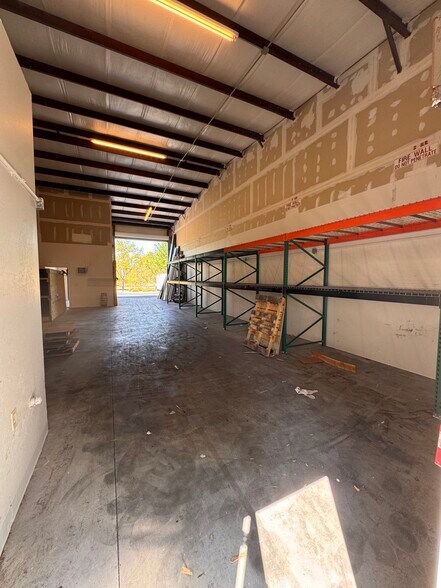 More Photos Of 877 NE 27th Ln, Cape Coral Distribution For Lease