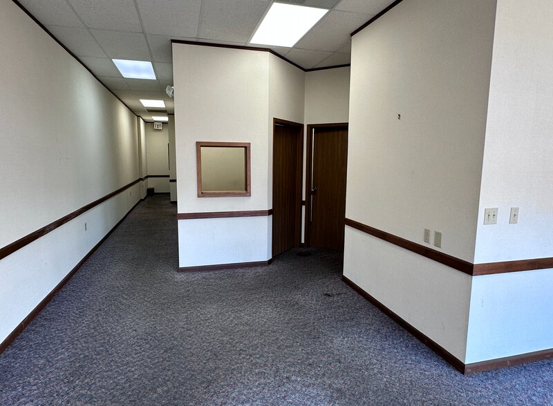 More Photos Of 1660-1728 Valley Loop Rd, Springfield Storefront Retail Office For Lease