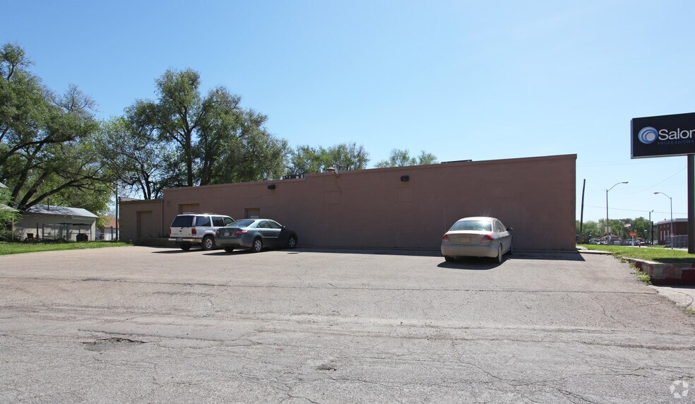 More Photos Of 120-124 NW Gordon St, Topeka Freestanding For Sale