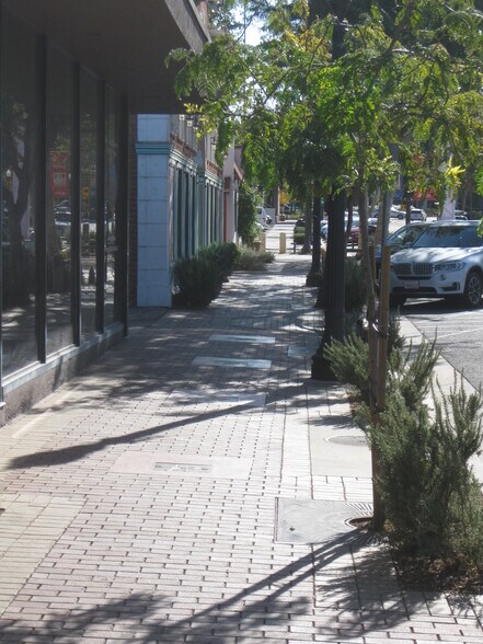 More Photos Of 24251 Main St, Santa Clarita General Retail For Lease