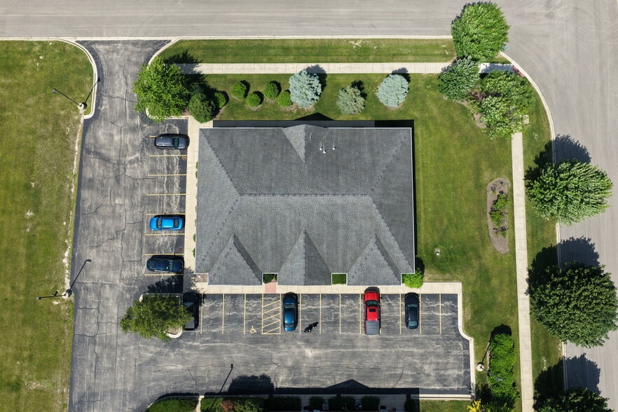 More Photos Of 220 Garden St, Yorkville Office For Sale