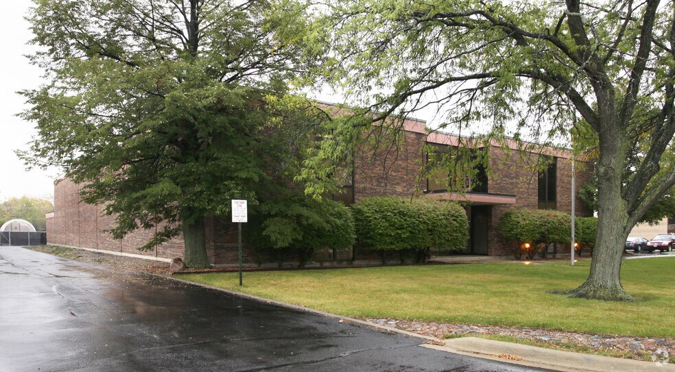 More Photos Of 405 S Washington Blvd, Mundelein Office For Sale