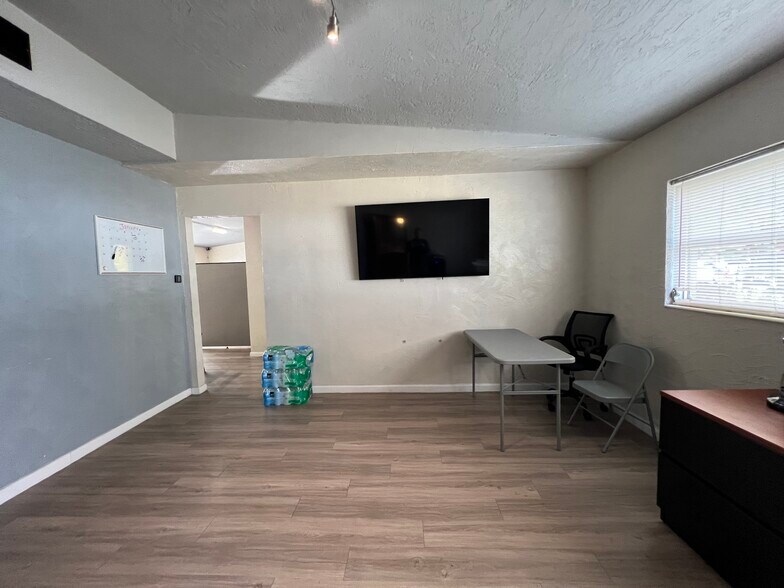 More Photos Of 101 Emily Ln, Brandon Office Residential For Lease