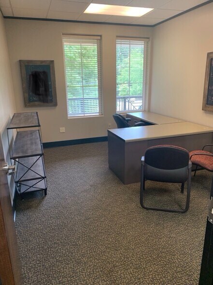 More Photos Of 1525 Lake Front Cir, The Woodlands Office For Lease