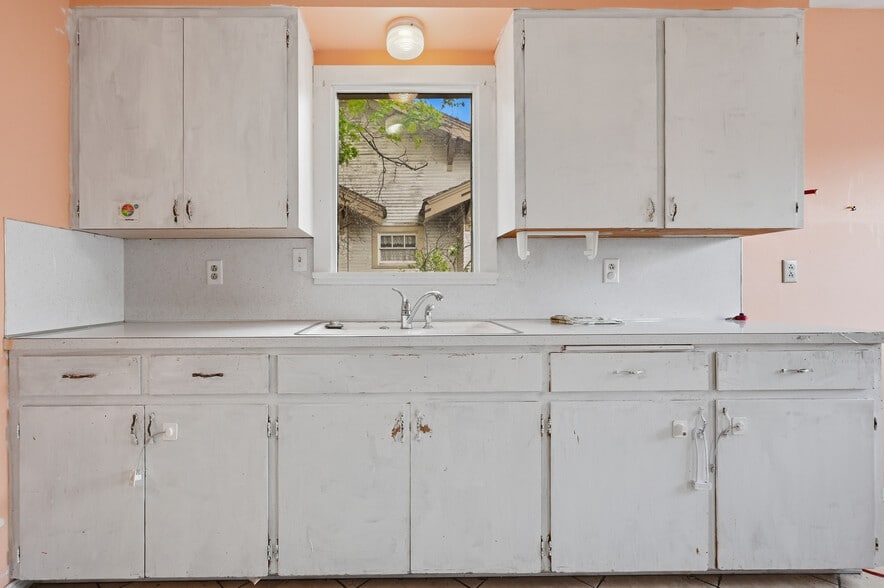More Photos Of 819 12th Ave S, Nampa Storefront For Sale