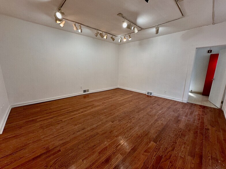 More Photos Of 1015 E Carson St, Pittsburgh Storefront Retail Office For Sale