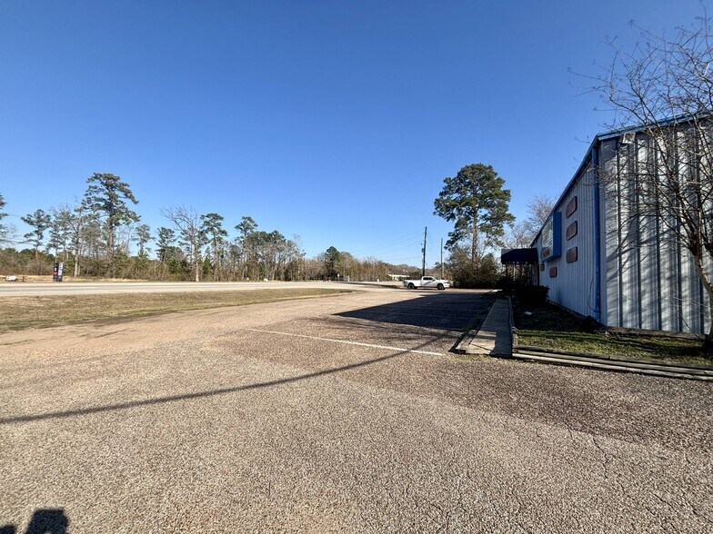 More Photos Of 1700 N Loop 336 E, Conroe Auto Repair For Lease