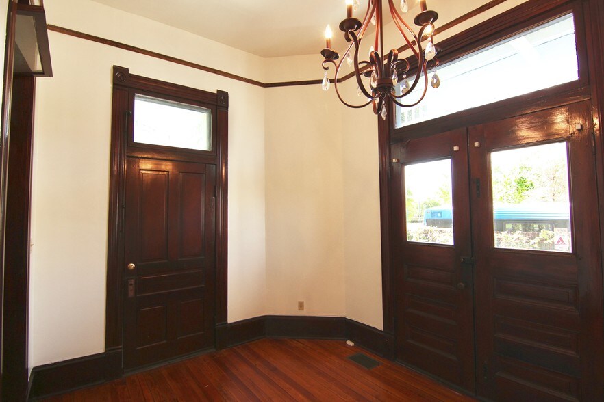 More Photos Of 1000 E Cesar Chavez St, Austin Loft Creative Space For Lease