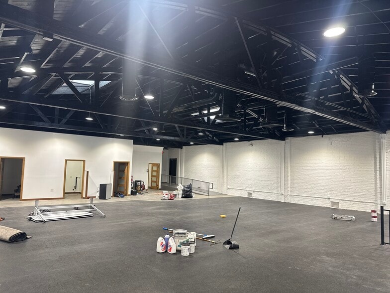 More Photos Of 7624-7626 Santa Monica Blvd, West Hollywood Restaurant For Lease