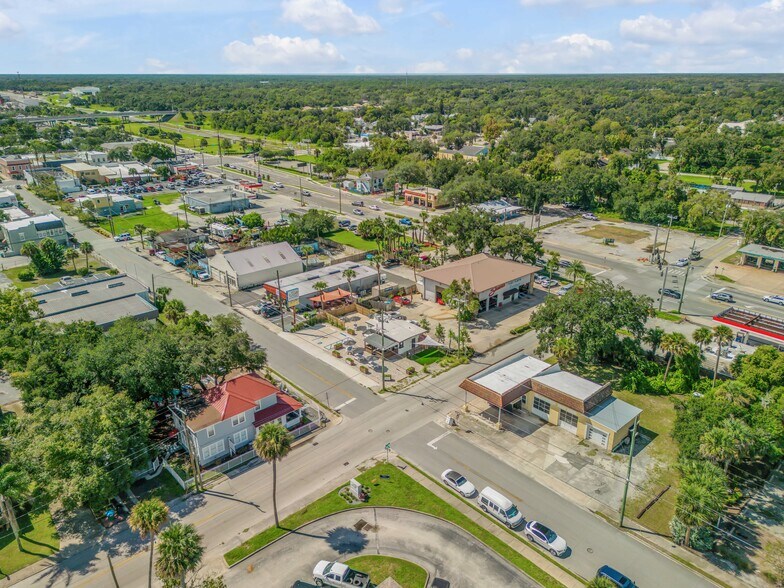 More Photos Of 218 N Orange St, New Smyrna Beach Freestanding For Sale