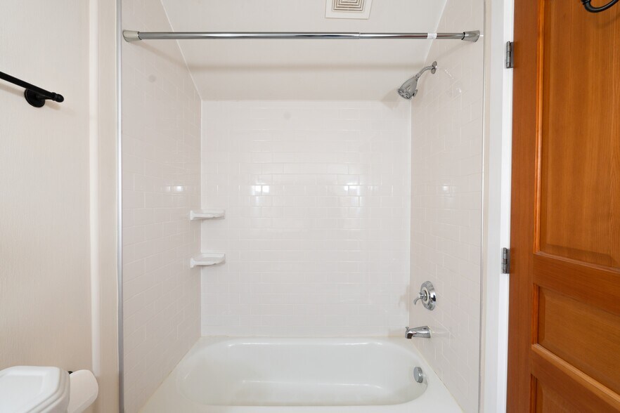 More Photos Of 800 Cottageview Dr, Traverse City Apartments For Sale