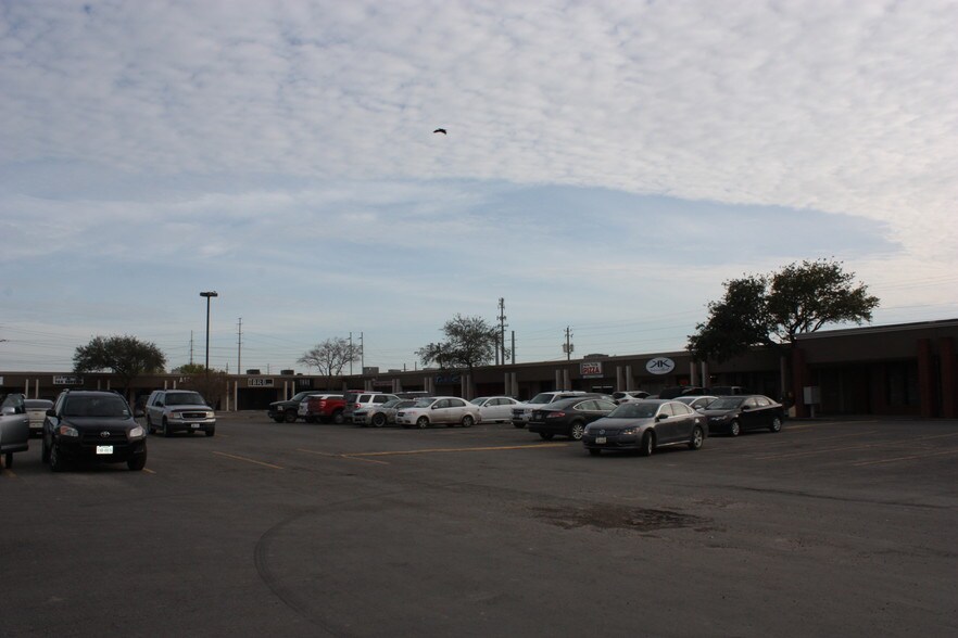 More Photos Of 5800-5854 S Staples St, Corpus Christi Unknown For Lease