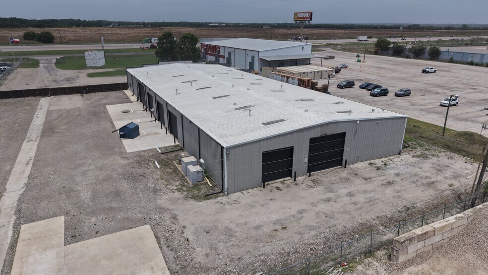 More Photos Of 6850 N Interstate 35e E, Waxahachie Warehouse For Lease