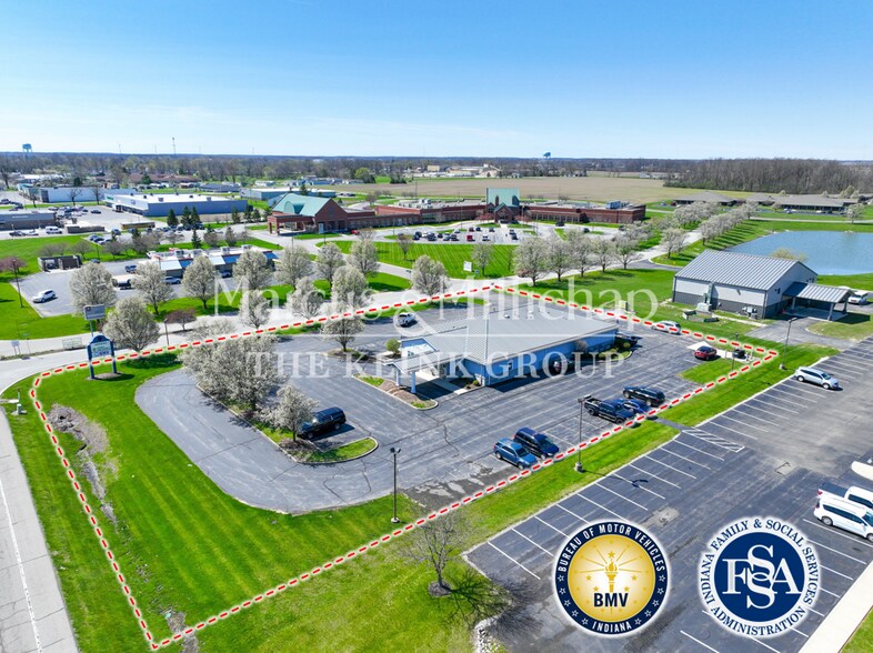 More Photos Of 2007 N Walnut St, Hartford City Office For Sale