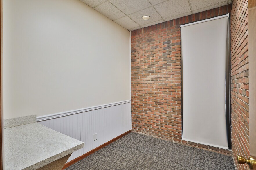 More Photos Of 1600 Sheridan Dr, Lancaster Medical For Sale