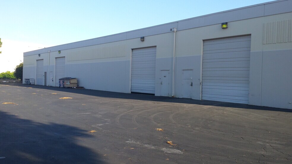 More Photos Of 4885 Fulton Dr, Fairfield Warehouse For Lease