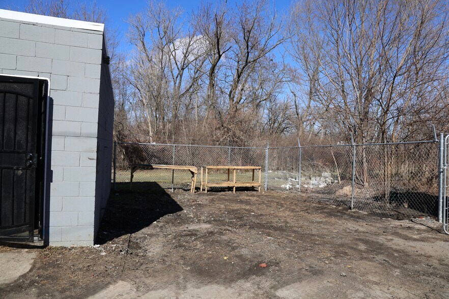 More Photos Of 1058 S Ewing St, Indianapolis Manufacturing For Sale