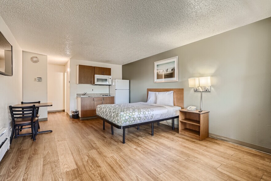 More Photos Of 715 Kipling St, Lakewood Hotel For Sale