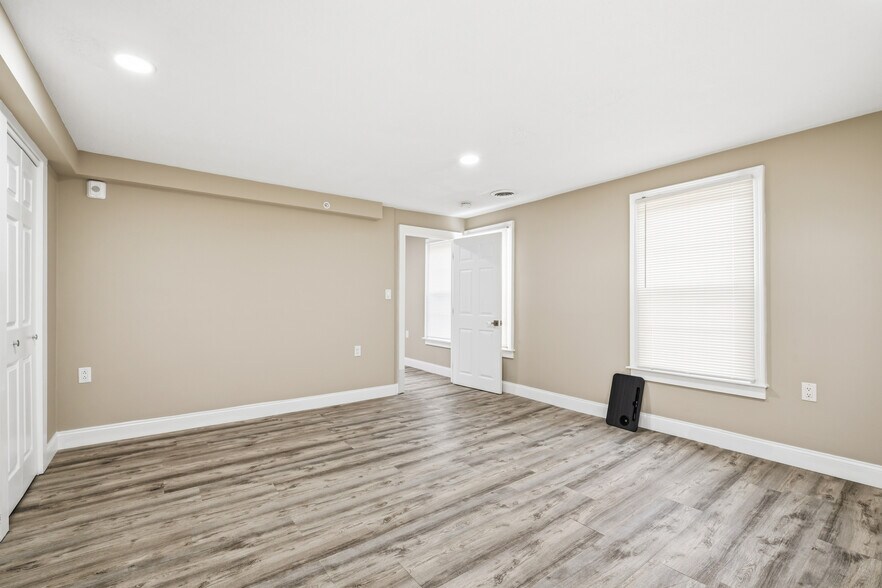 More Photos Of 47 Chelmsford St, Chelmsford Storefront Retail Residential For Sale