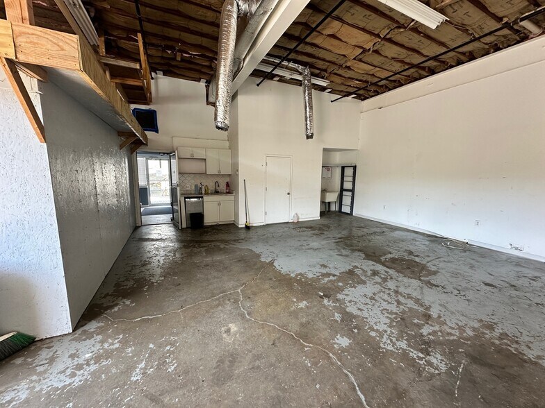 More Photos Of 2015 Turkey Point Rd, Essex Marina For Lease