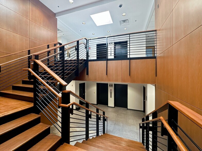 More Photos Of 1 Music Cir N, Nashville Coworking Space