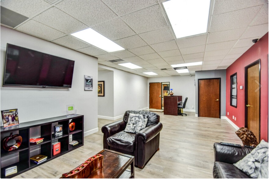 More Photos Of 2601 N 3rd St, Phoenix Medical For Lease