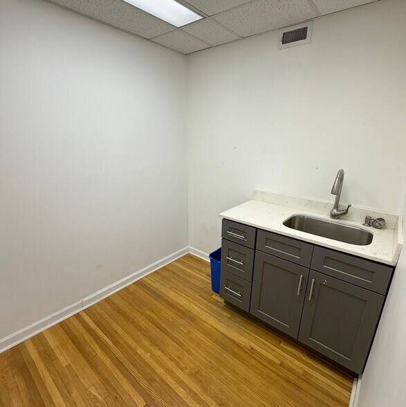 More Photos Of 816-822 E 6th St, Tulsa Office For Lease