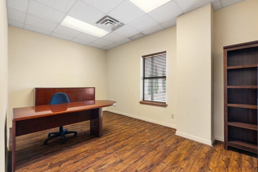 More Photos Of 26069 Springer Cemetary Rd, Hockley Flex For Sale