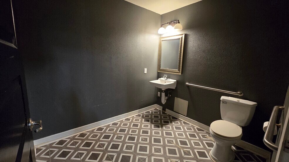More Photos Of 12 S 4th St, Temple General Retail For Sale