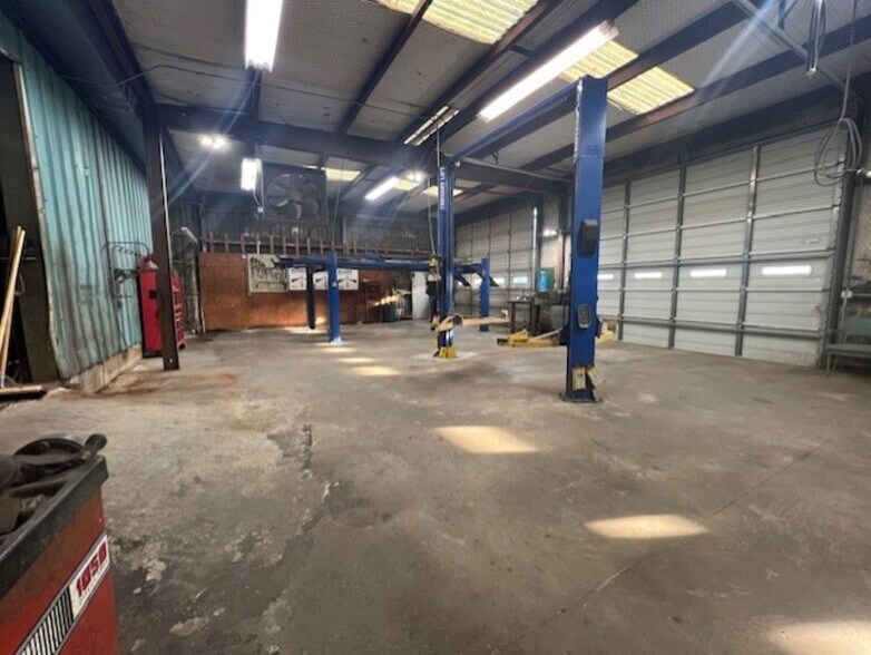 More Photos Of 1914 Cypress St, West Monroe Service For Sale