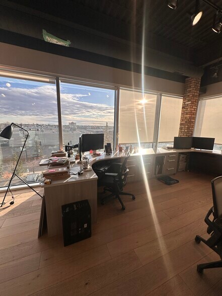 More Photos Of 3105-3223 5 Ave NE, Calgary Office For Sale