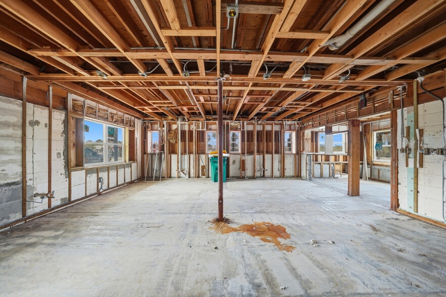 More Photos Of 1261 Beach Rd, Englewood Storefront Retail Residential For Sale